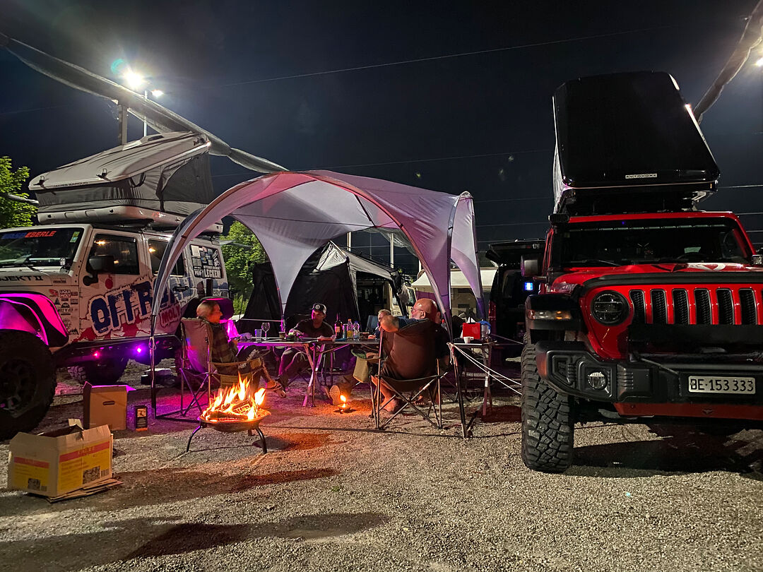 Gute Stimmung am Abend auf der Camp Area in Friedrichshafen