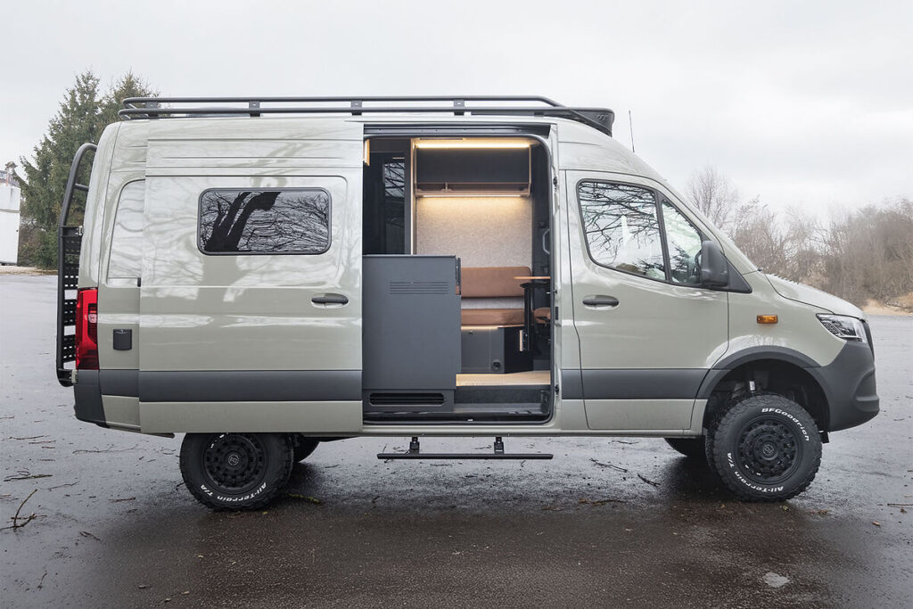 ausgebauter 4x4 Campervan von Captain Camper