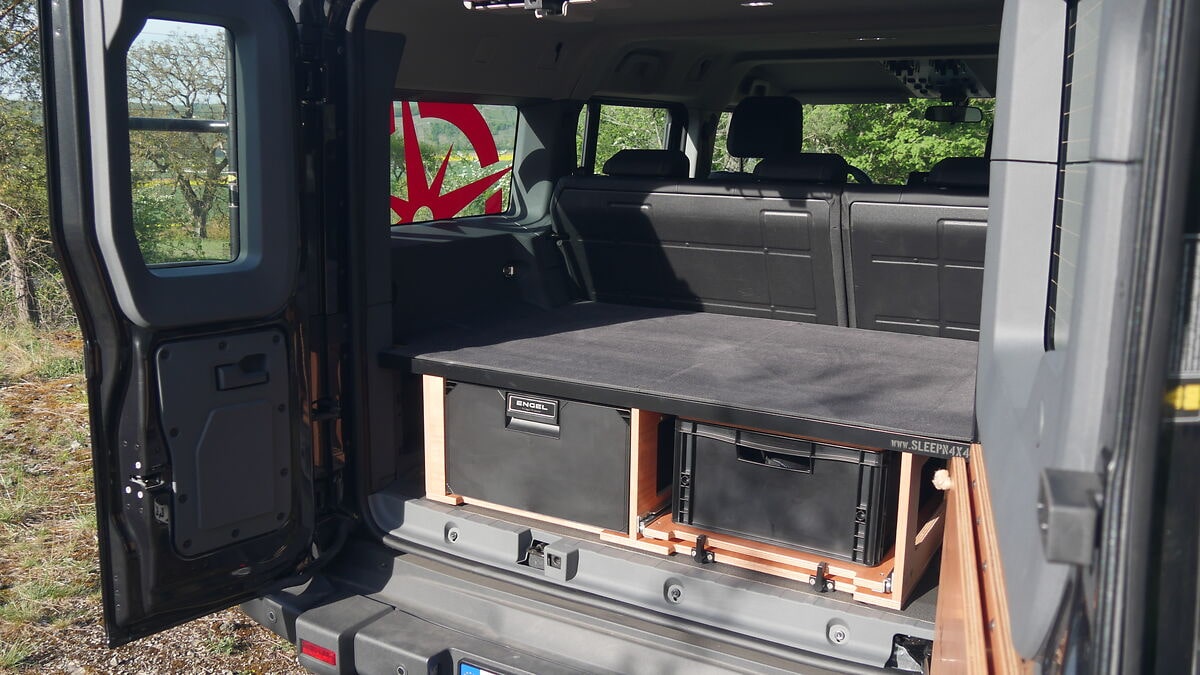 ausgebautes Heck für Jeep von Sleep'n4x4