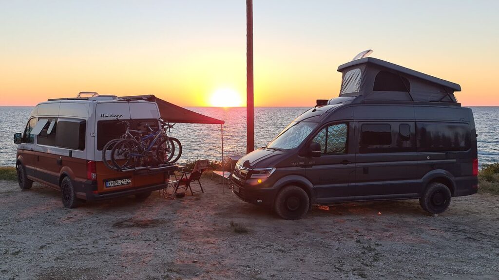 2 Camper von Wehle am Strand