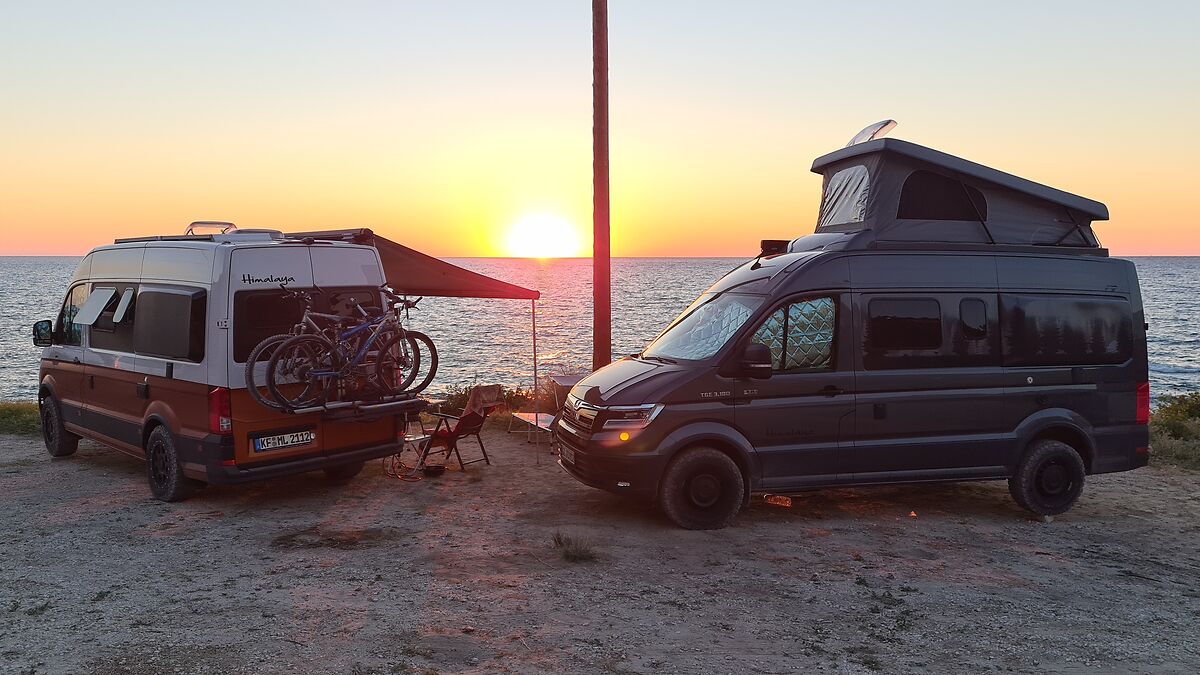 2 Camper von Wehle am Strand