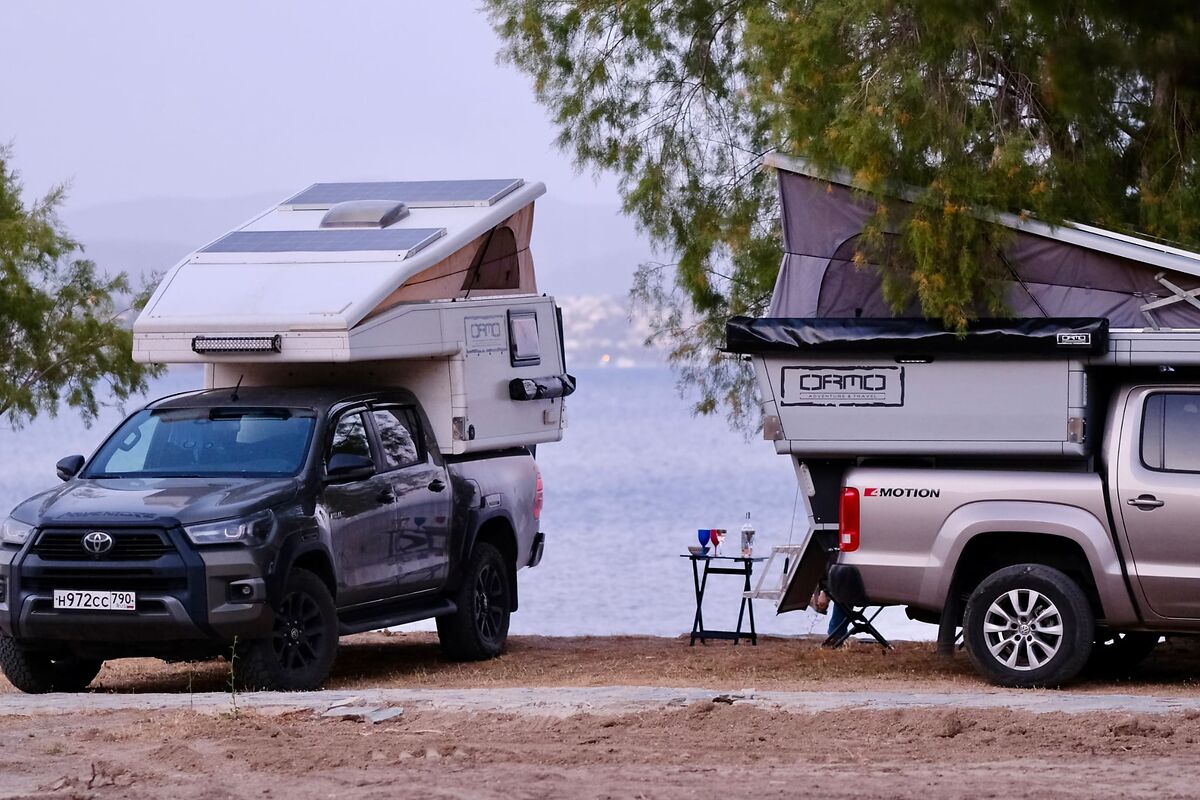2 Pickup Camper am Meer