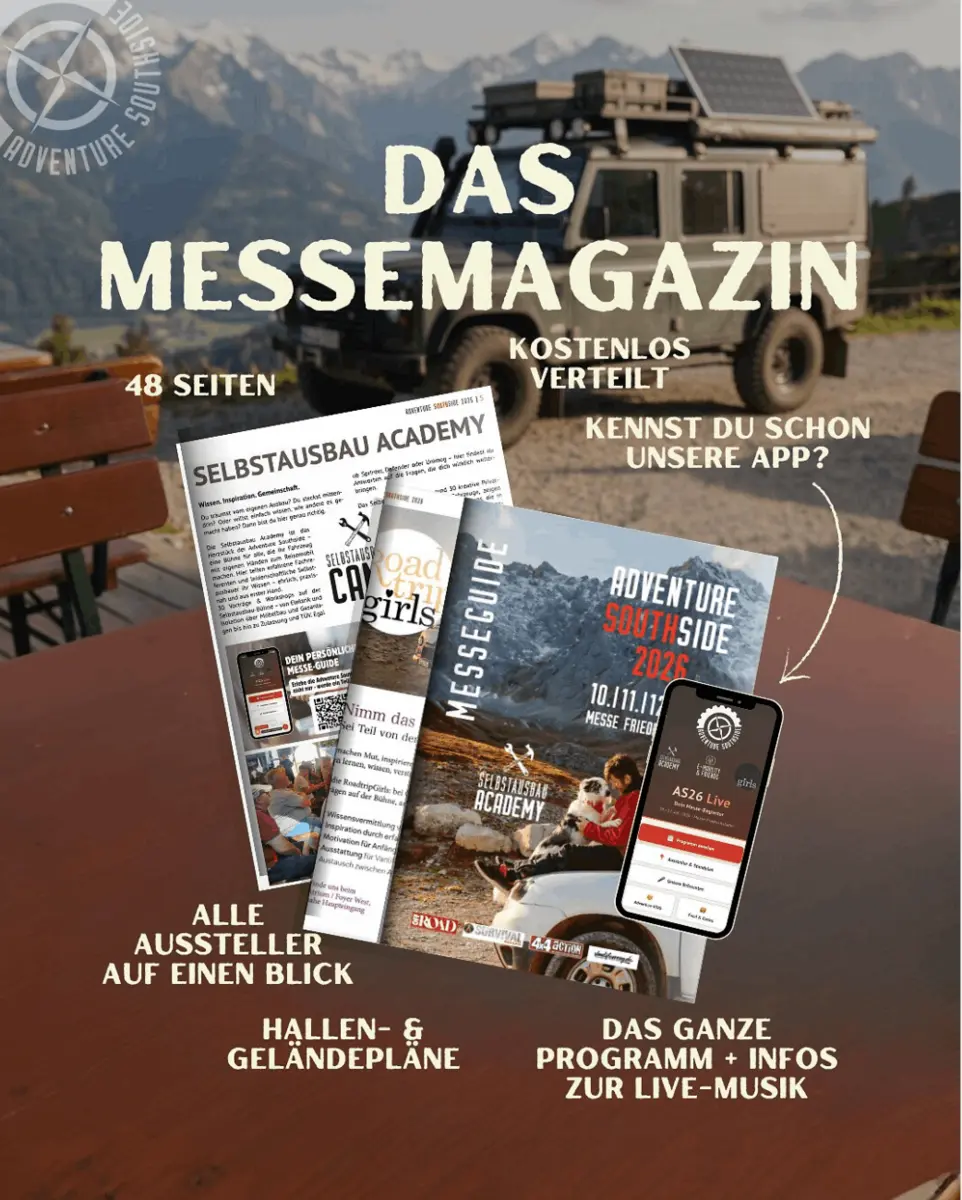 Ein 4x4-Expeditionsfahrzeug mit Solarmodulen vor Bergen, davor Magazine zum Selbstausbau und ein Smartphone.